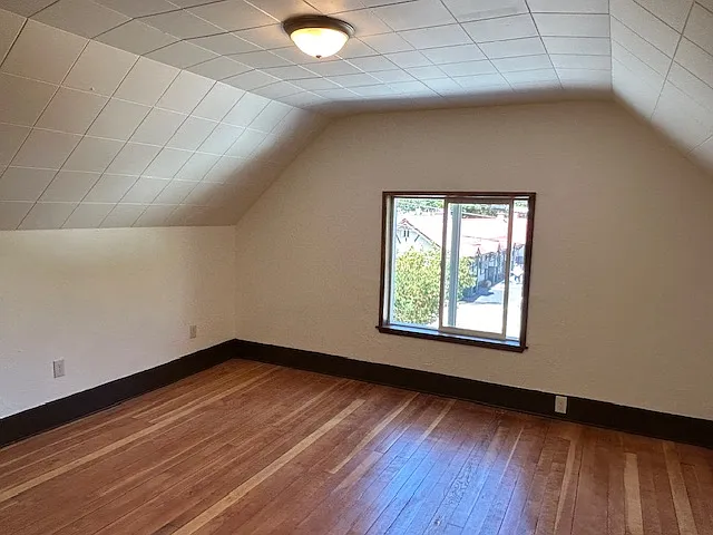 1116 Commercial St — Photo 17