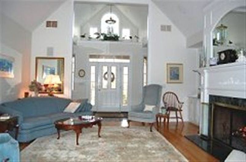 5th image of 44 CRESTVIEW Drive