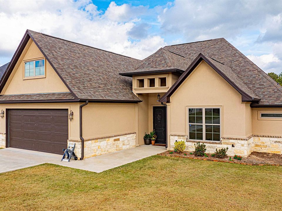 1st image of 111 Decoy Ln