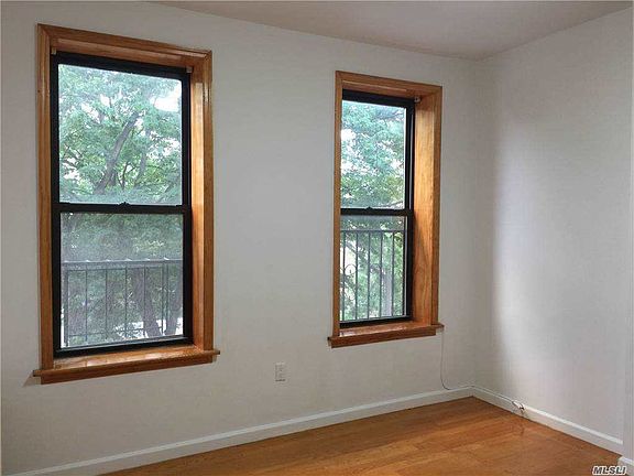 3rd image of 881 Hart St