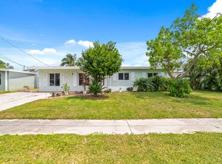 1118 Lake Geneva Dr, Lake Worth, FL 33461