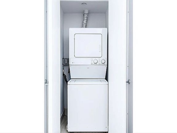 5th image of 120 Riverside Blvd APT 8V