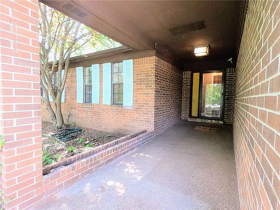 3rd image of 2303 Willow St