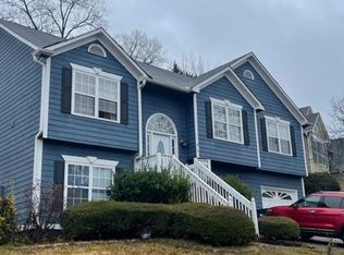 975 Hillary Ln, Lawrenceville, GA 30043