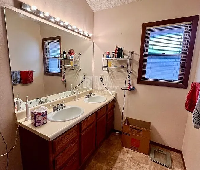 826 Pebblewood Dr — Photo 9