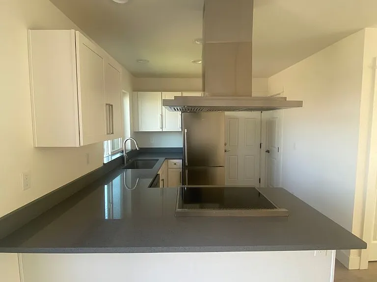 2305 E 9th St — Photo 11