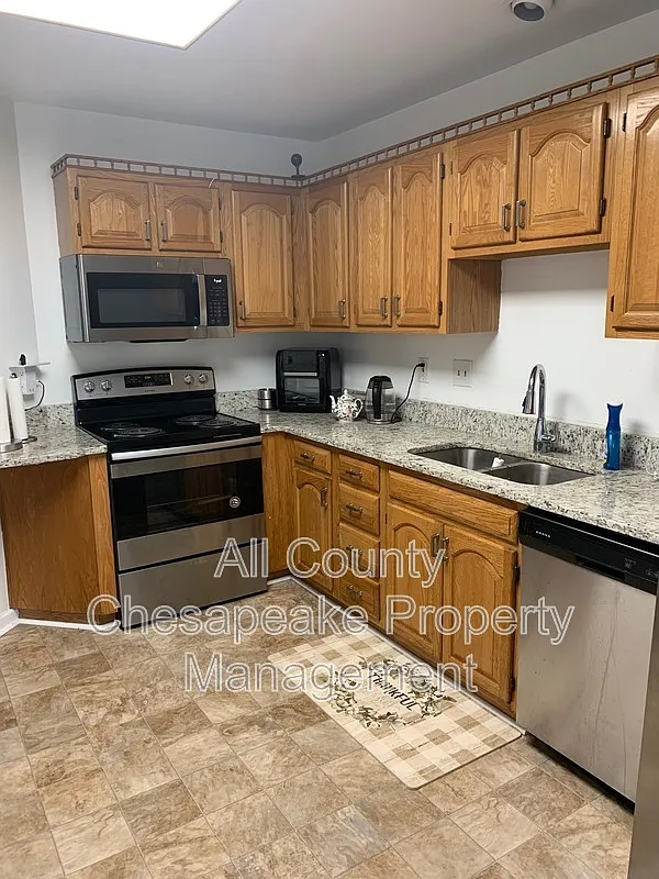 3 bed, 2.5 bath, 3000 sqft, $2,600 — Photo 4