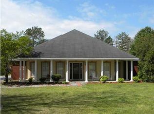 20 Jeans Dr, Deatsville, AL 36022