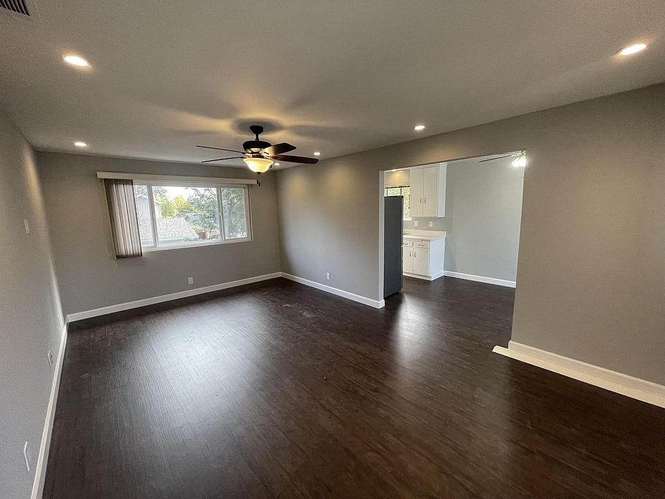 1st image of 935 Castlewood Dr APT 4