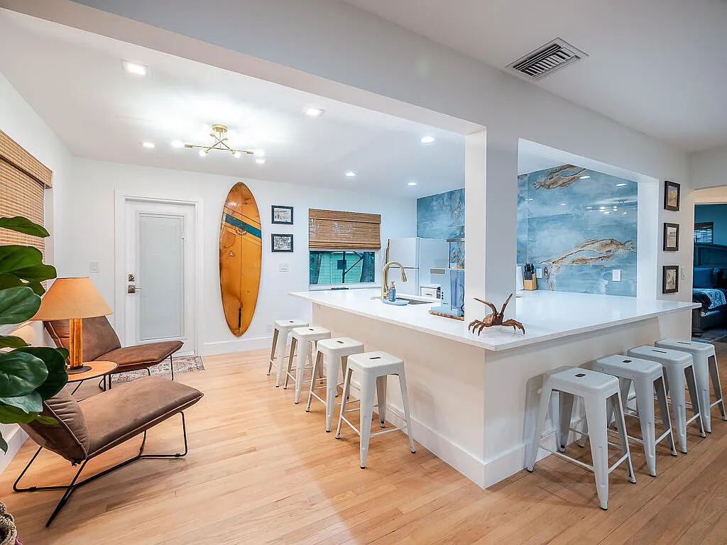 2 bed, 1.0 bath, 1008 sqft, $3,200 — Photo 1