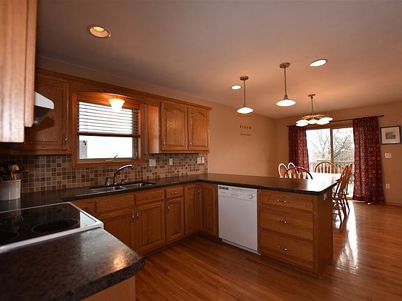 3rd image of 3226 Bellfield Dr