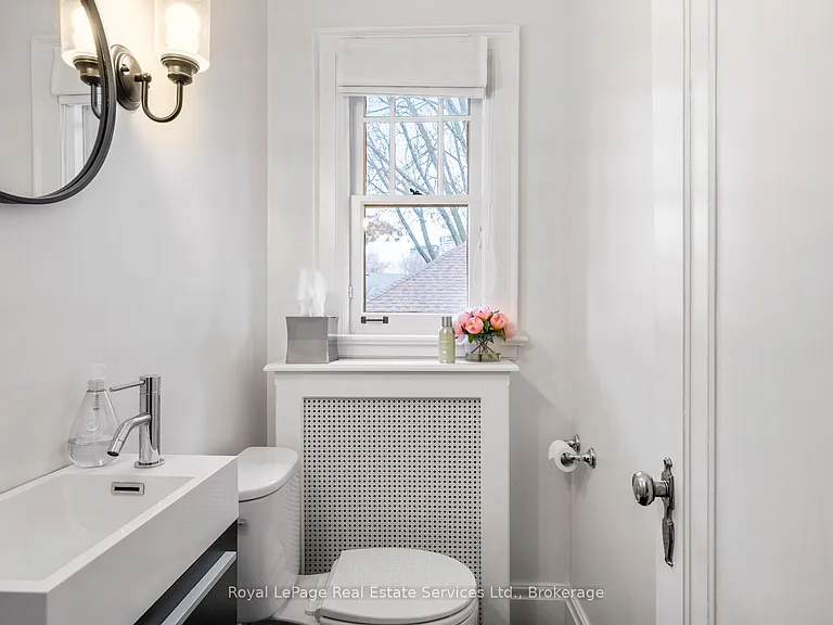28 Thompson Ave — Photo 21