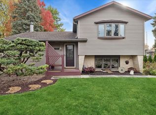 2813 Theresa Ave, Waukegan, IL 60085