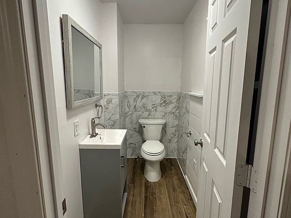 First floor 1/2 bath