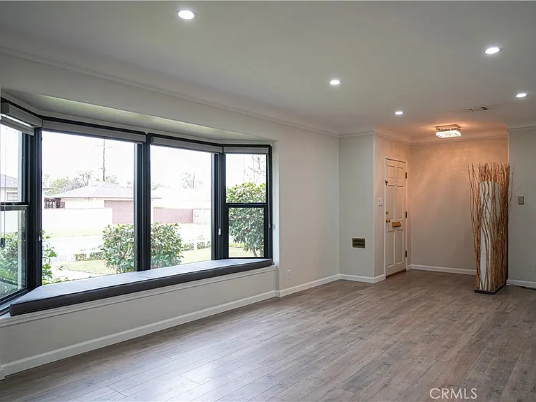 6343 Livia Ave — Photo 5