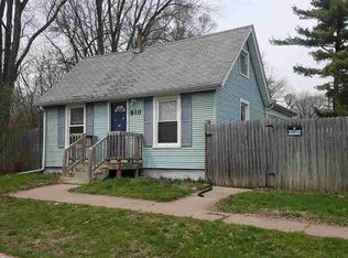 810 3rd St, Buffalo, IA 52728