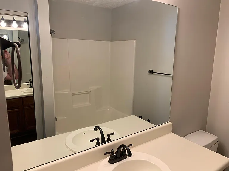 1342 Yorkshire Ln — Photo 10