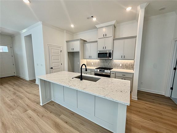 3rd image of 2112 Porter St
