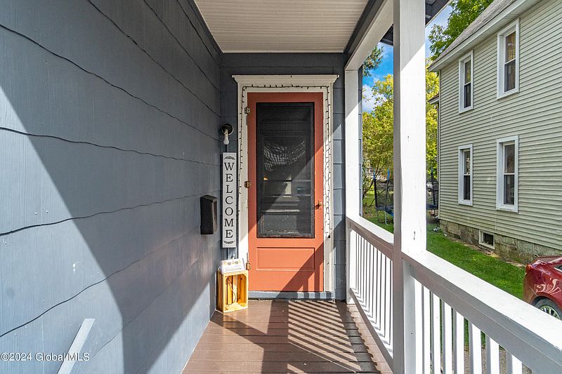 3rd image of 11 Mason St Street