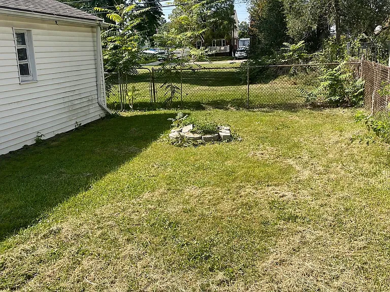 7911 Coleman Dearborn Michigan — Photo 4