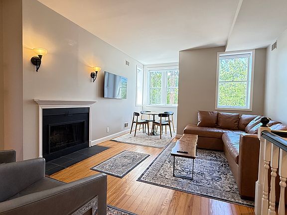 3rd image of 1118 F St NE APT 3