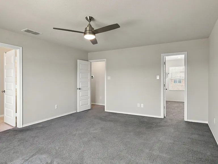 944 Ravenwood Ln — Photo 34