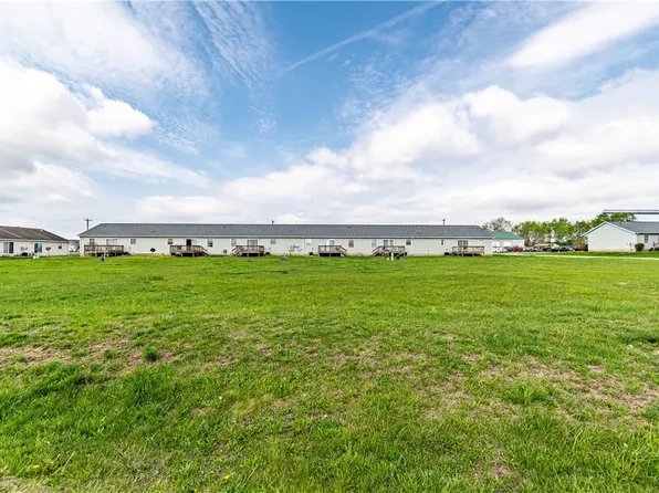 5 Seth Dunscomb Dr, Sullivan, IL 61951