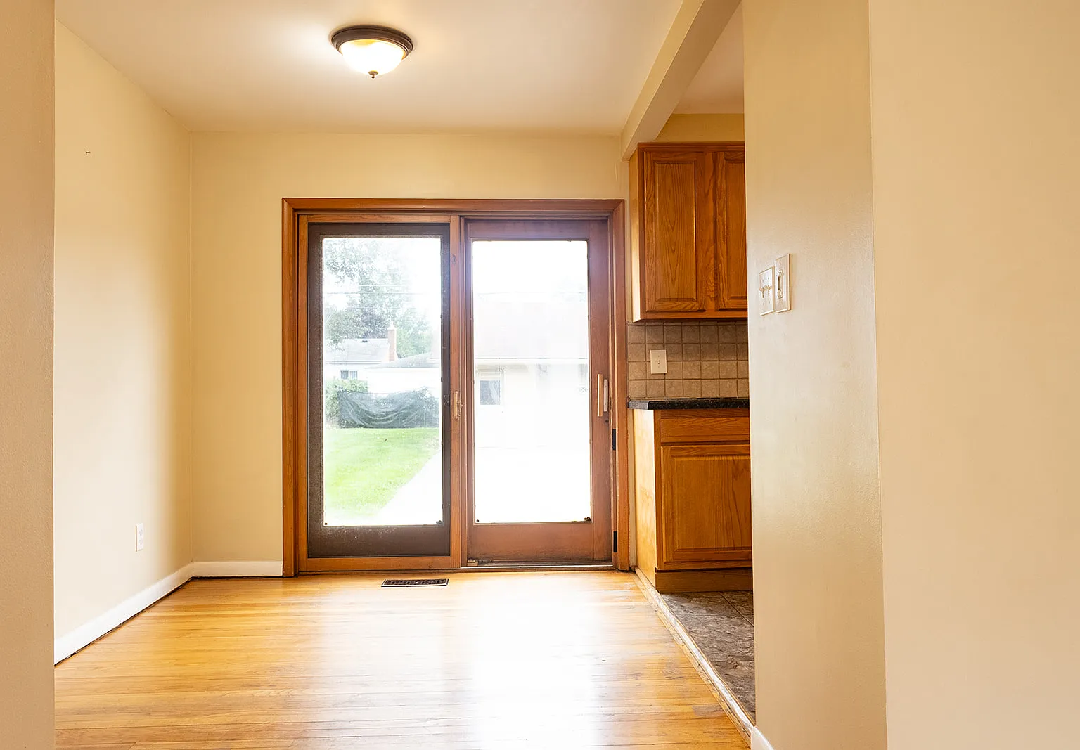3 bed, 1000 sqft, $2,000 — Photo 3
