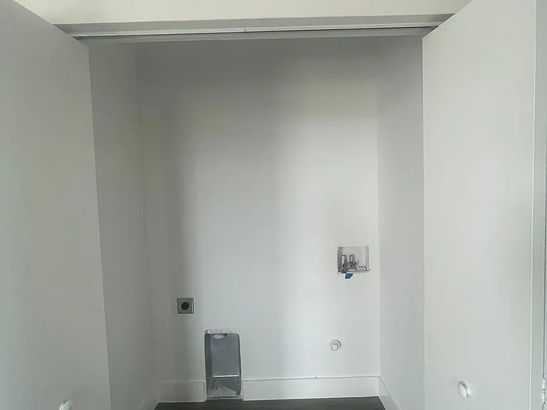 275 SW 4th St #220 — Photo 17