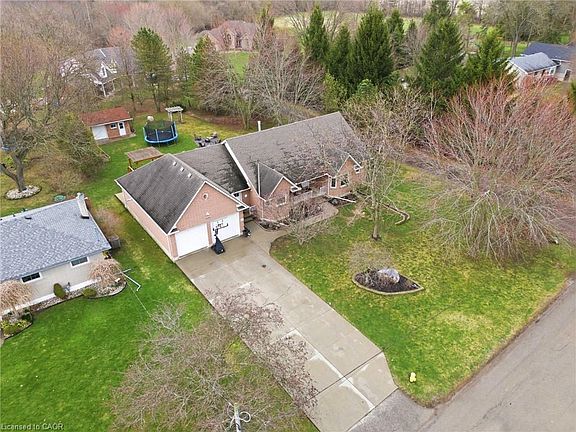 3rd image of 57 Curtis Ave S