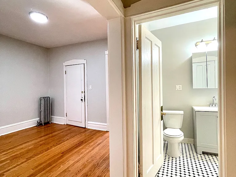 840 W Elmwood Ave #1 — Photo 13