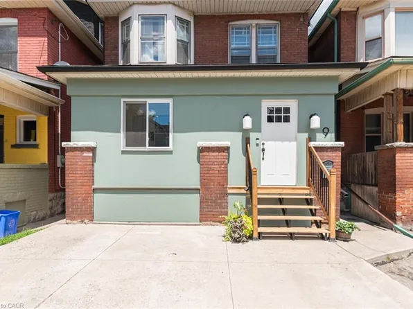 9 Senator Ave, Hamilton, ON L8L 1Z3