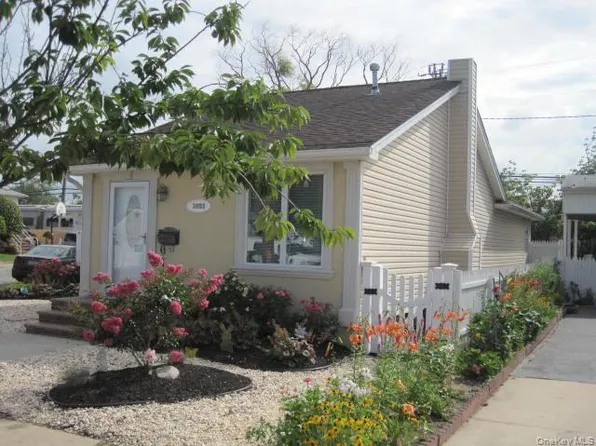 3093 Royal Avenue, Oceanside, NY 11572