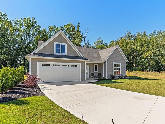 2nd image of 1468 Maplewood Dr #9