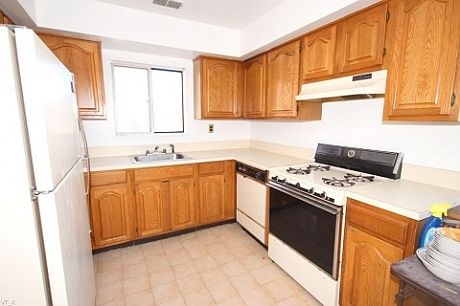 2nd image of 1549 Kimball St
