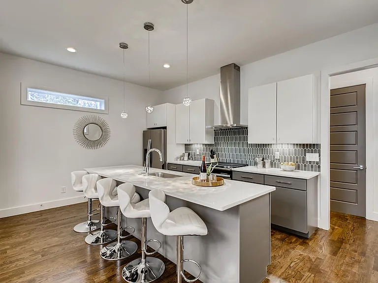 2708C Larmon Dr — Photo 4