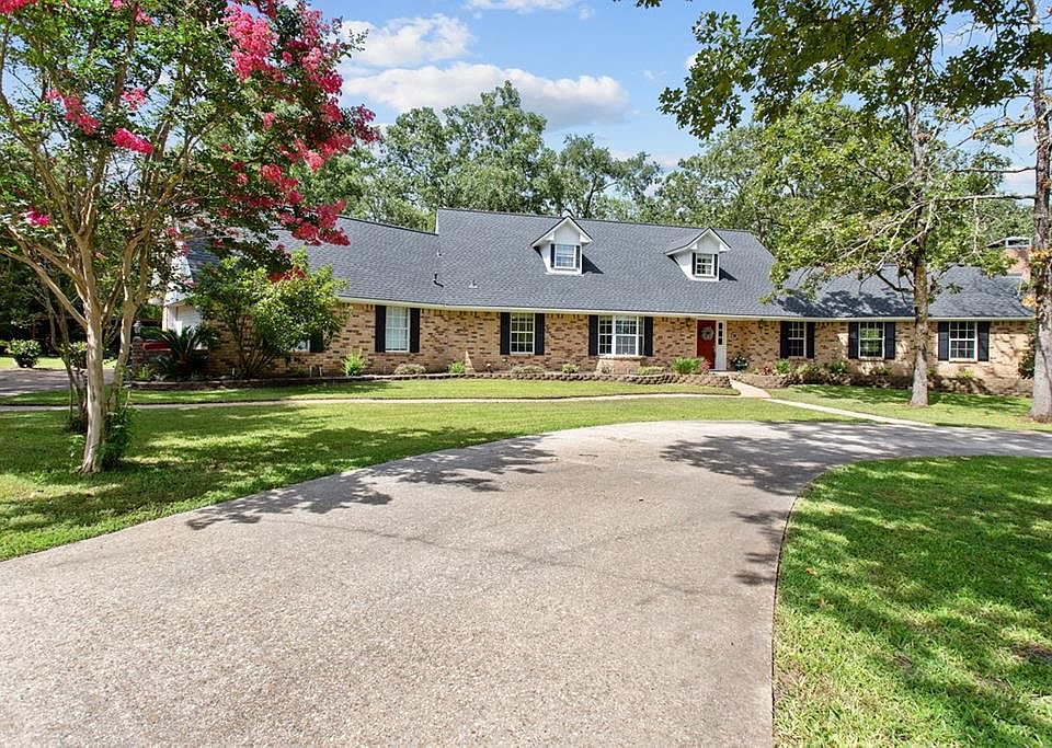 1st image of 812 Edgewood Cir