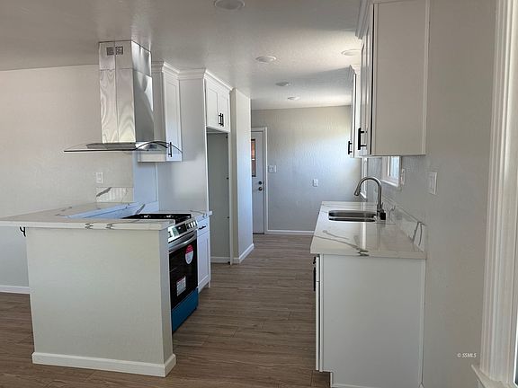 5th image of 300 N Sanders St