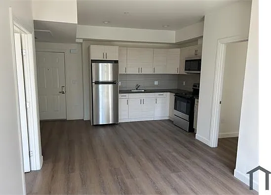 5144 Crenshaw Blvd #207 — Photo 2