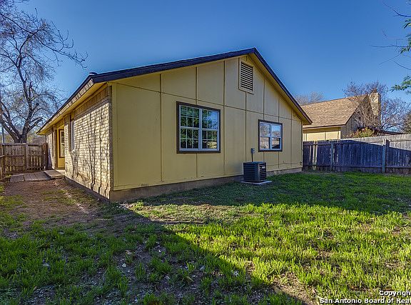 5th image of 7202 Lansbury Dr