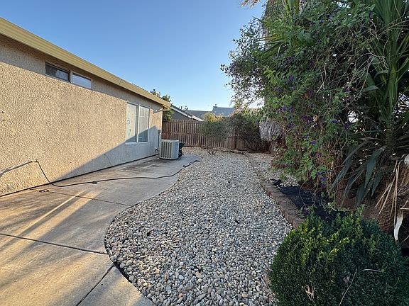 3rd image of 4972 Moorcroft Cir
