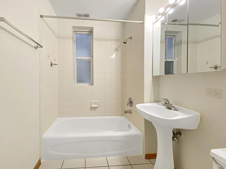 2930 W Shakespeare Ave — Photo 18