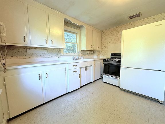 3rd image of 48 Batti Ave