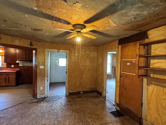5th image of 123 W Irving St