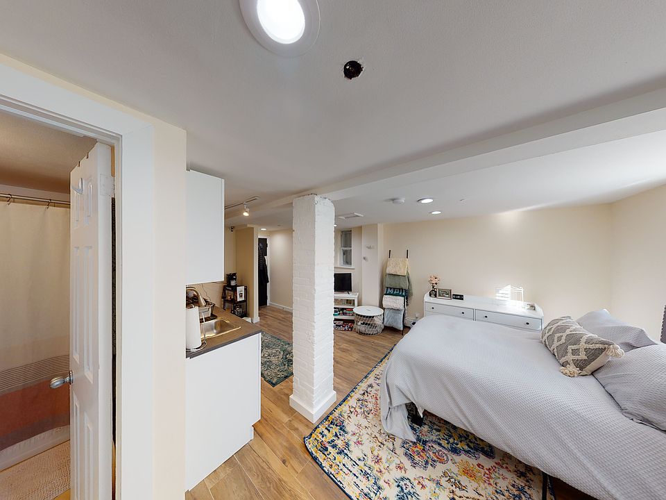 1st image of 913 Garden St #B3