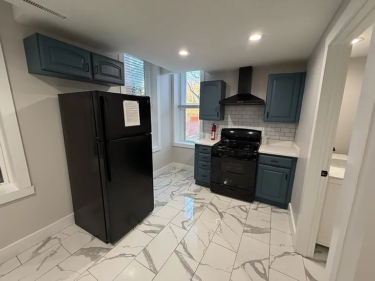2153 Loth St #2 — Photo 4