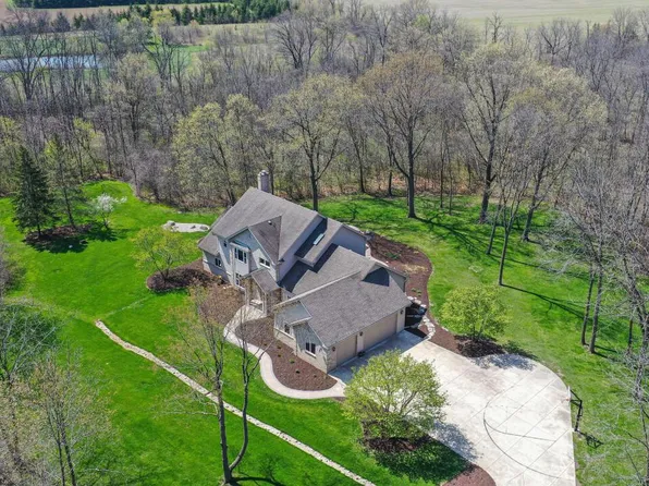 4380 Southdown DRIVE, Waterford, WI 53185