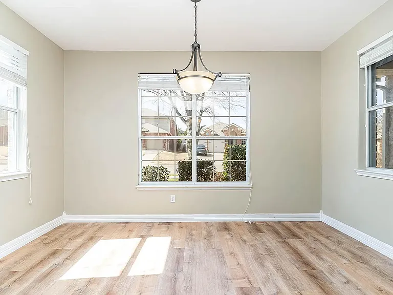 1300 Clear Creek Dr — Photo 12