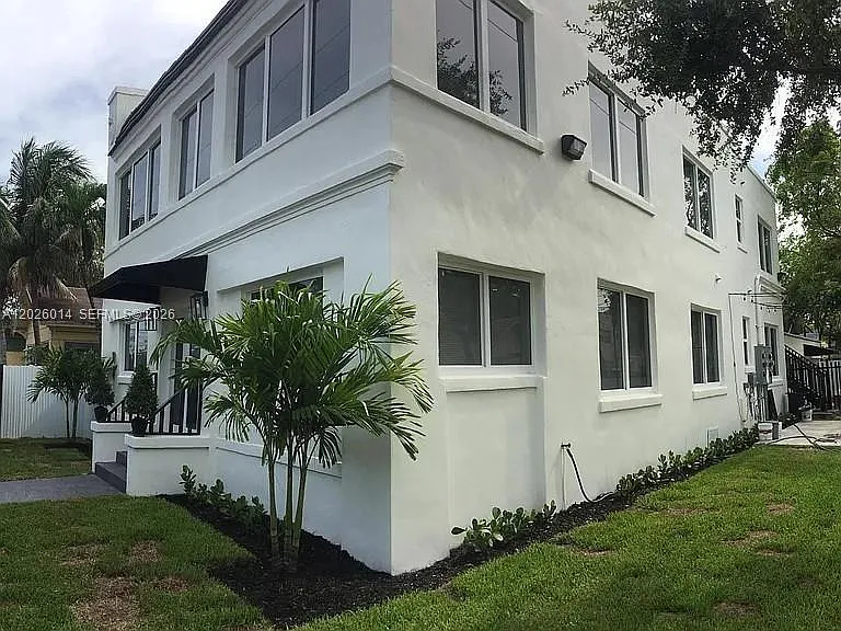 44 NW 10th Ave #3 — Photo 3