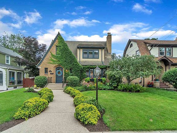 3rd image of 519 Robert Ave